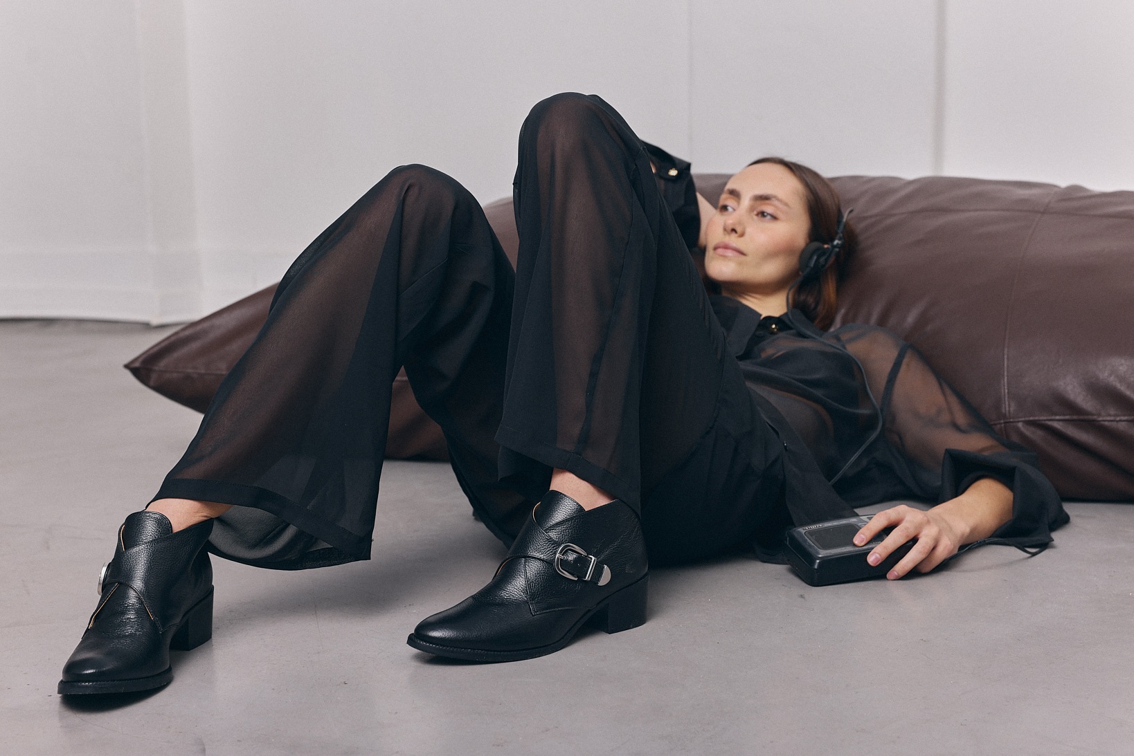 BOTA JULIE FLOATER NEGRO